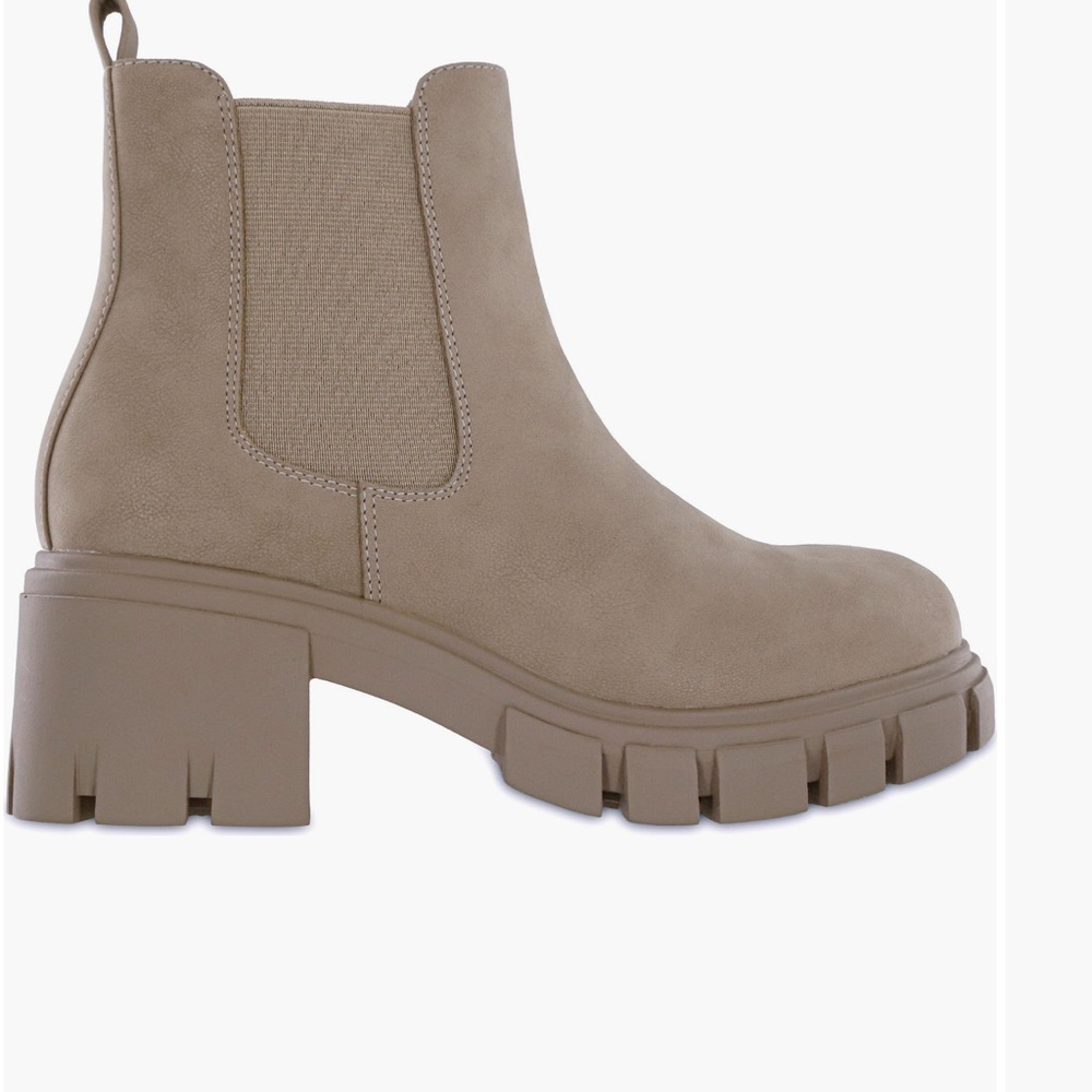 Women's Tan Chelsea Boots